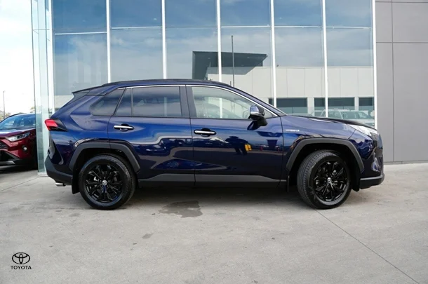 2024 Toyota RAV4 Hybrid Cruiser-AWD image 3