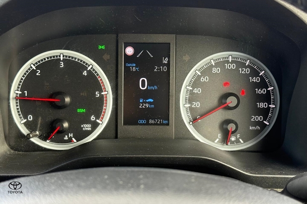 2021 Toyota Hiace LWB image 13