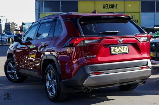 2021 Toyota RAV4 GXL-2WD image 2