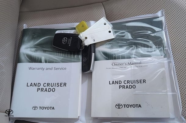 2022 Toyota Prado Kakadu image 5