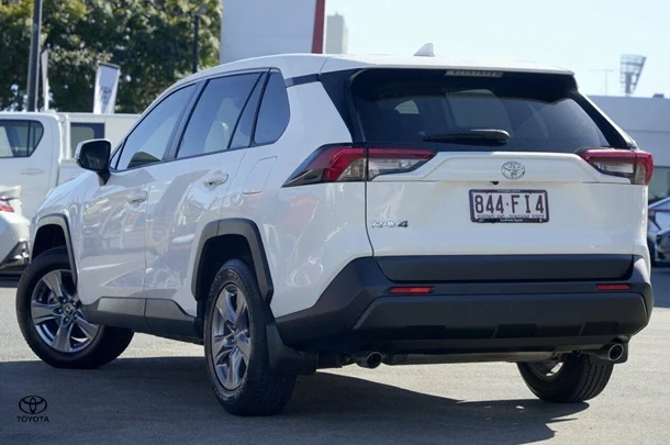 2022 Toyota RAV4 GX-2WD image 3