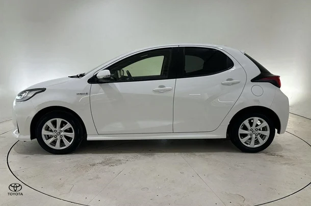2023 Toyota Yaris Hybrid SX image 7