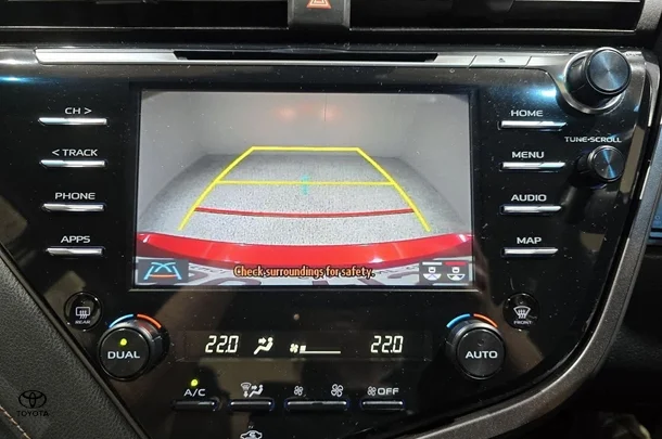 2020 Toyota Camry Hybrid SL image 22