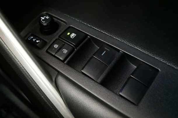 2023 Toyota Corolla Cross HV Atmos image 15