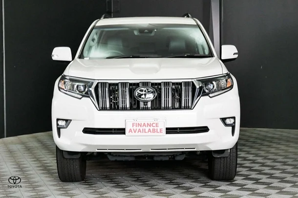 2023 Toyota Prado VX image 2