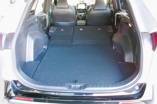2022 Toyota RAV4 XSE image 19