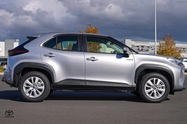 2022 Toyota Yaris Cross Hybrid GX image 3