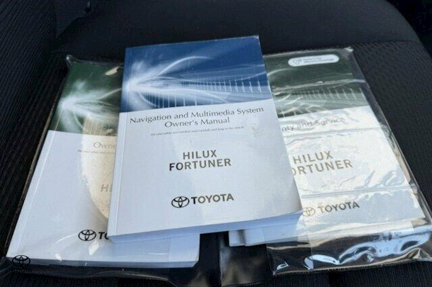 2022 Toyota HILUX SR image 24