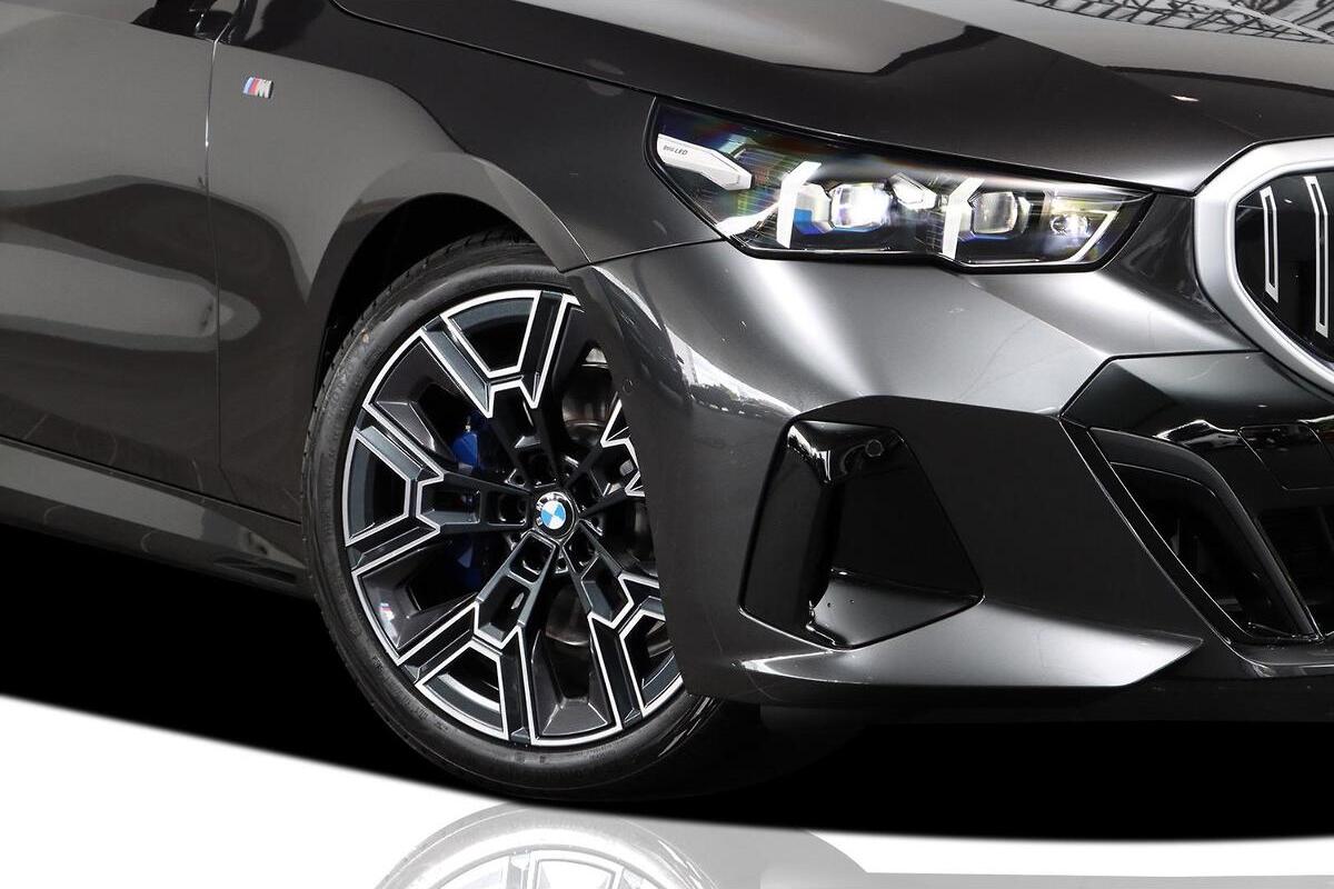 2025 BMW 5 Series 520i M Sport G60 Auto image 16