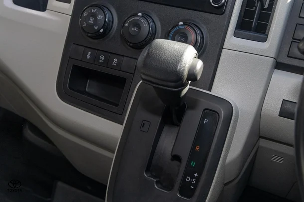 2022 Toyota HIACE LWB image 16