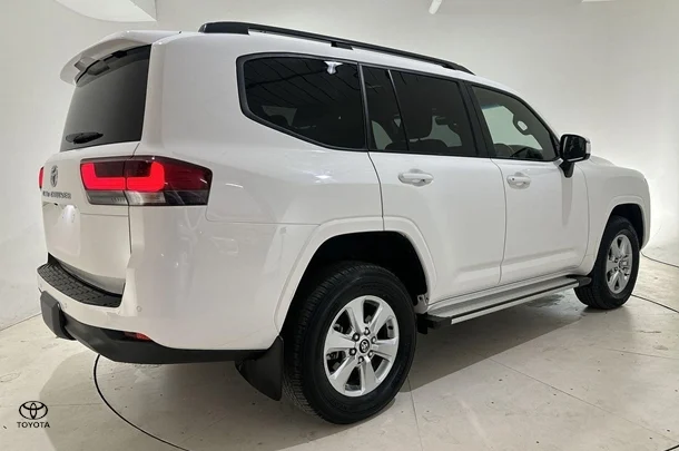 2023 Toyota Landcruiser GXL image 8