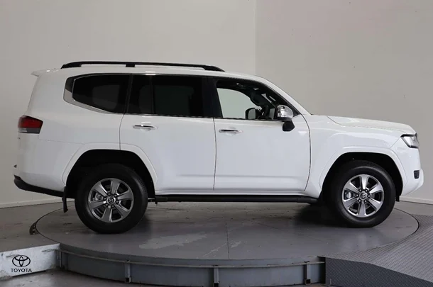 2022 Toyota Landcruiser Sahara image 3