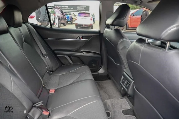 2021 Toyota Camry Hybrid SL image 7