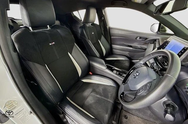 2022 Toyota C-HR Hybrid GR-S image 12
