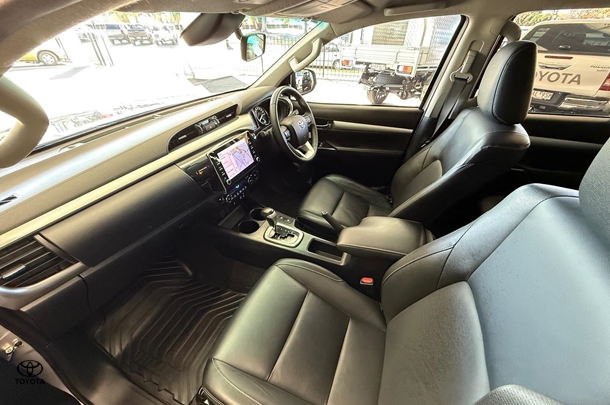 2021 Toyota HILUX SR5 image 19