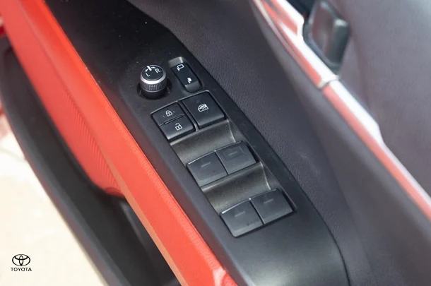 2021 Toyota Camry Hybrid SX image 19