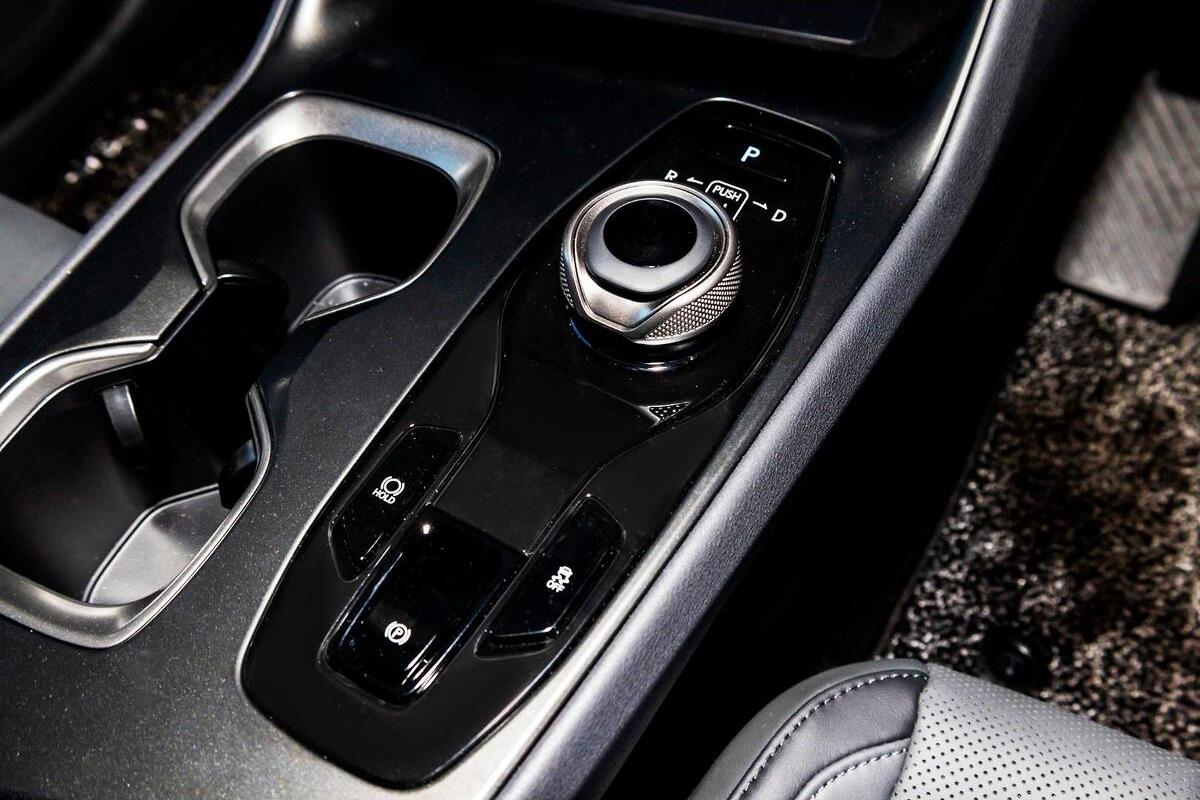 2024 Lexus RZ RZ450e Luxury Auto image 17