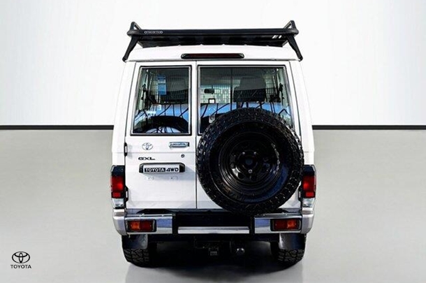 2021 Toyota LANDCRUISER MILITARY GXL image 7