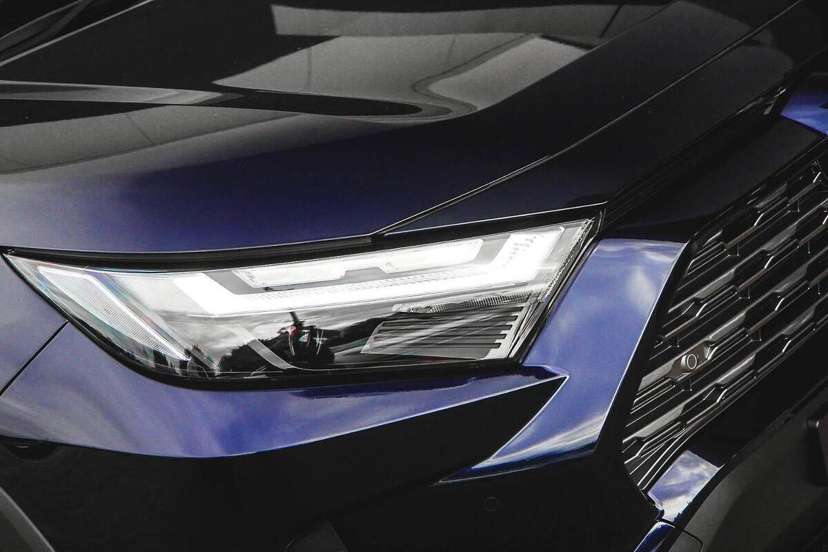 2024 Toyota RAV4 Cruiser Auto eFour image 17