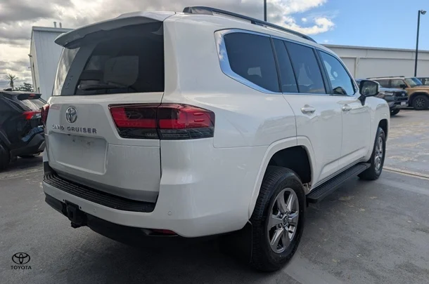 2023 Toyota Landcruiser VX image 4