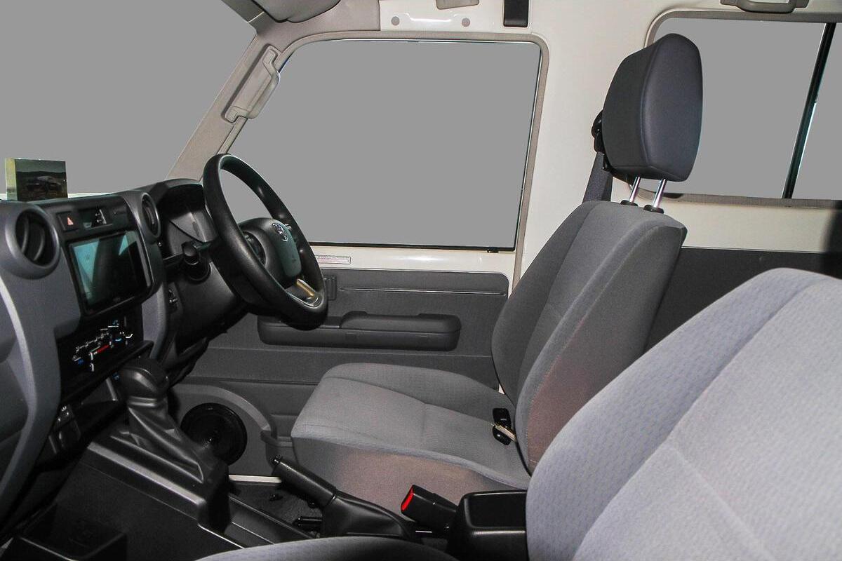 2025 Toyota Landcruiser GXL Troopcarrier Auto 4x4 image 6