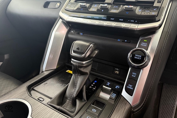 2022 Toyota Landcruiser GR-S image 24