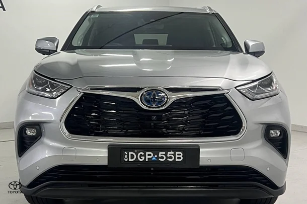 2024 Toyota Kluger Hybrid AWD GRANDE image 3