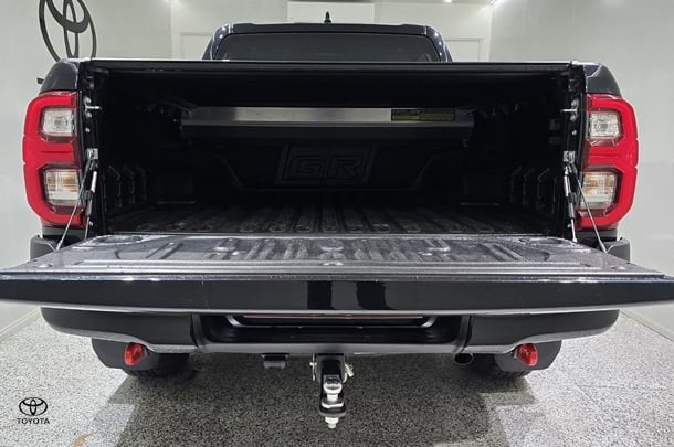 2024 Toyota Hilux GR-S image 4
