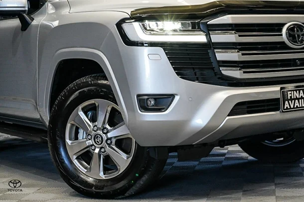 2023 Toyota Landcruiser VX image 2