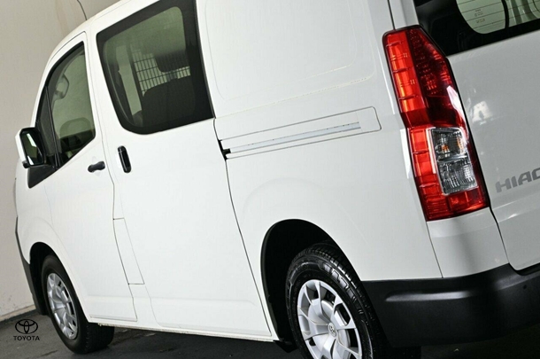 2019 Toyota Hiace LWB image 20