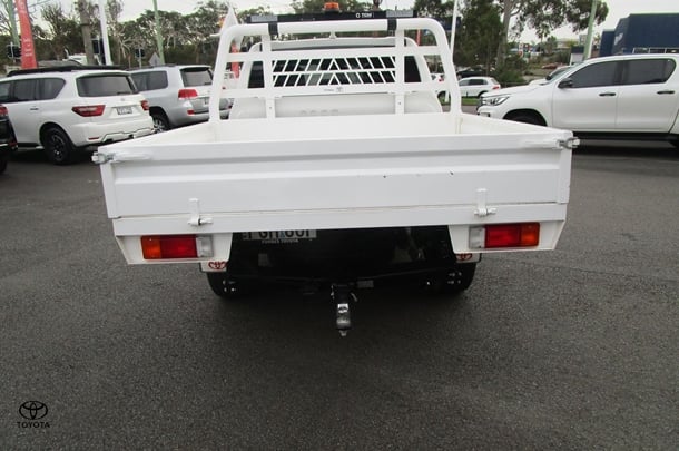 2024 Toyota Hilux SR5 image 4
