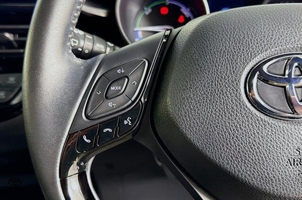 2022 Toyota C-HR Hybrid GR-S image 18