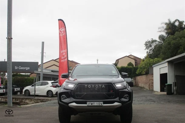 2023 Toyota Hilux GR-S image 3