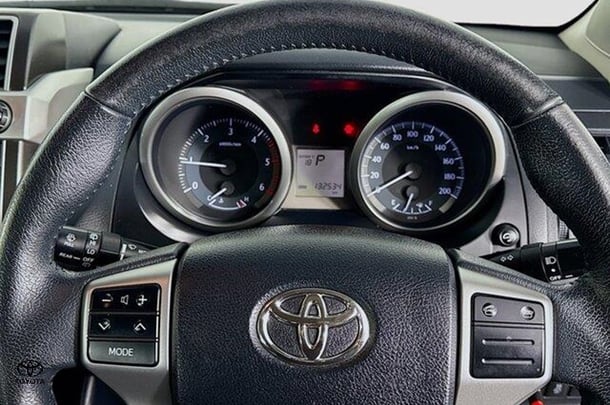 2017 Toyota Prado GXL image 13
