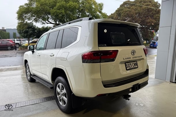 2023 Toyota Landcruiser VX image 3