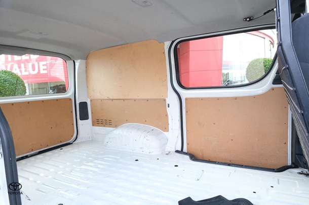 2022 Toyota Hiace LWB image 12