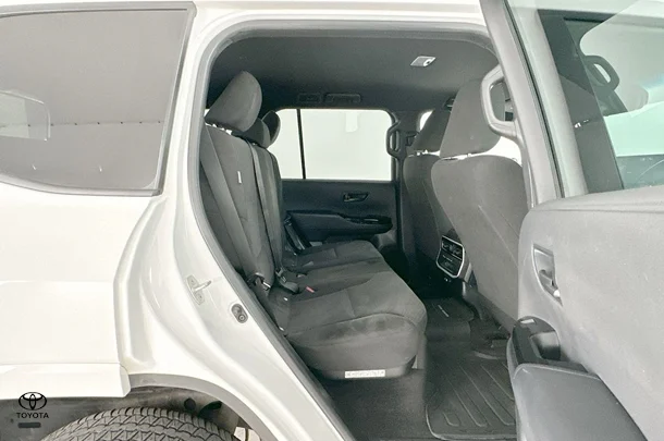 2023 Toyota Landcruiser GXL image 16