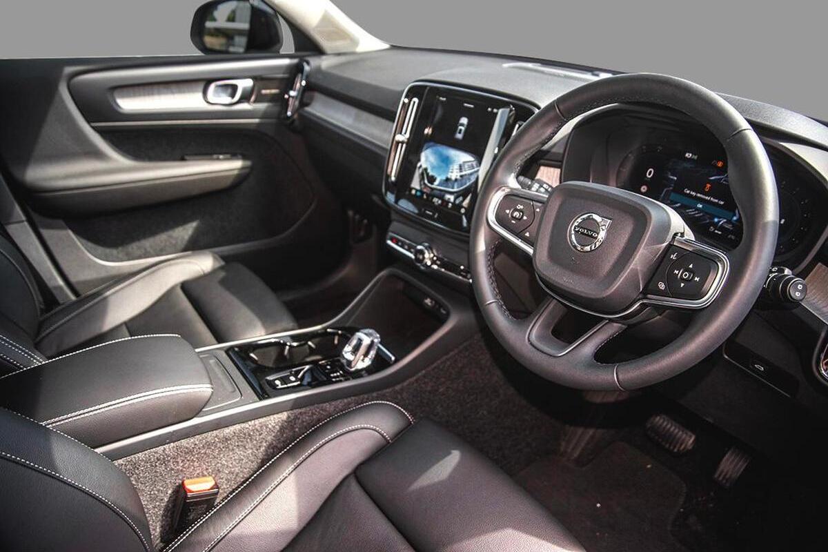 2024 Volvo XC40 Ultra B4 Dark Auto AWD MY25 image 6