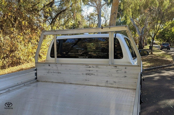 2023 Toyota Hilux 4x4 SR5 image 9