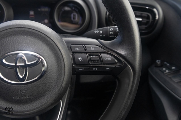 2023 Toyota Yaris Cross Hybrid GX image 12