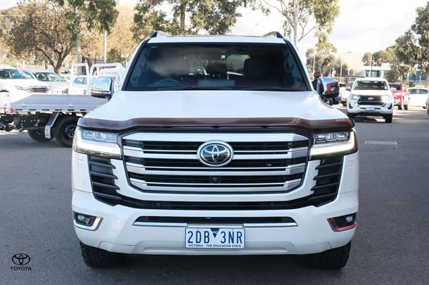 2022 Toyota Landcruiser Sahara ZX image 3
