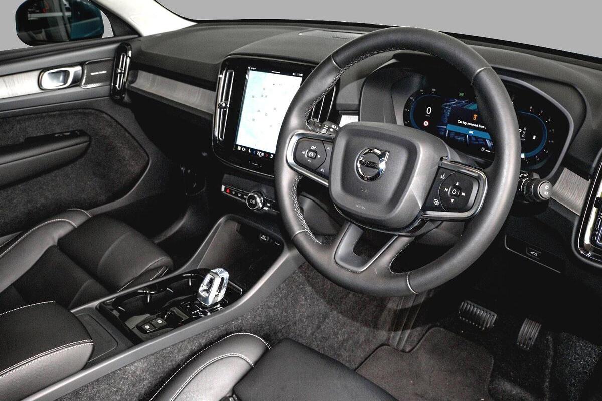 2024 Volvo XC40 Ultra B4 Bright Auto AWD MY25 image 6