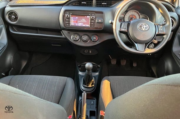2017 Toyota Yaris Ascent image 14