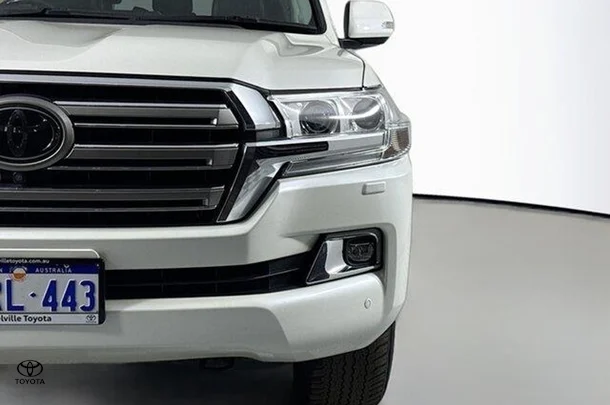 2018 Toyota LANDCRUISER Sahara image 3