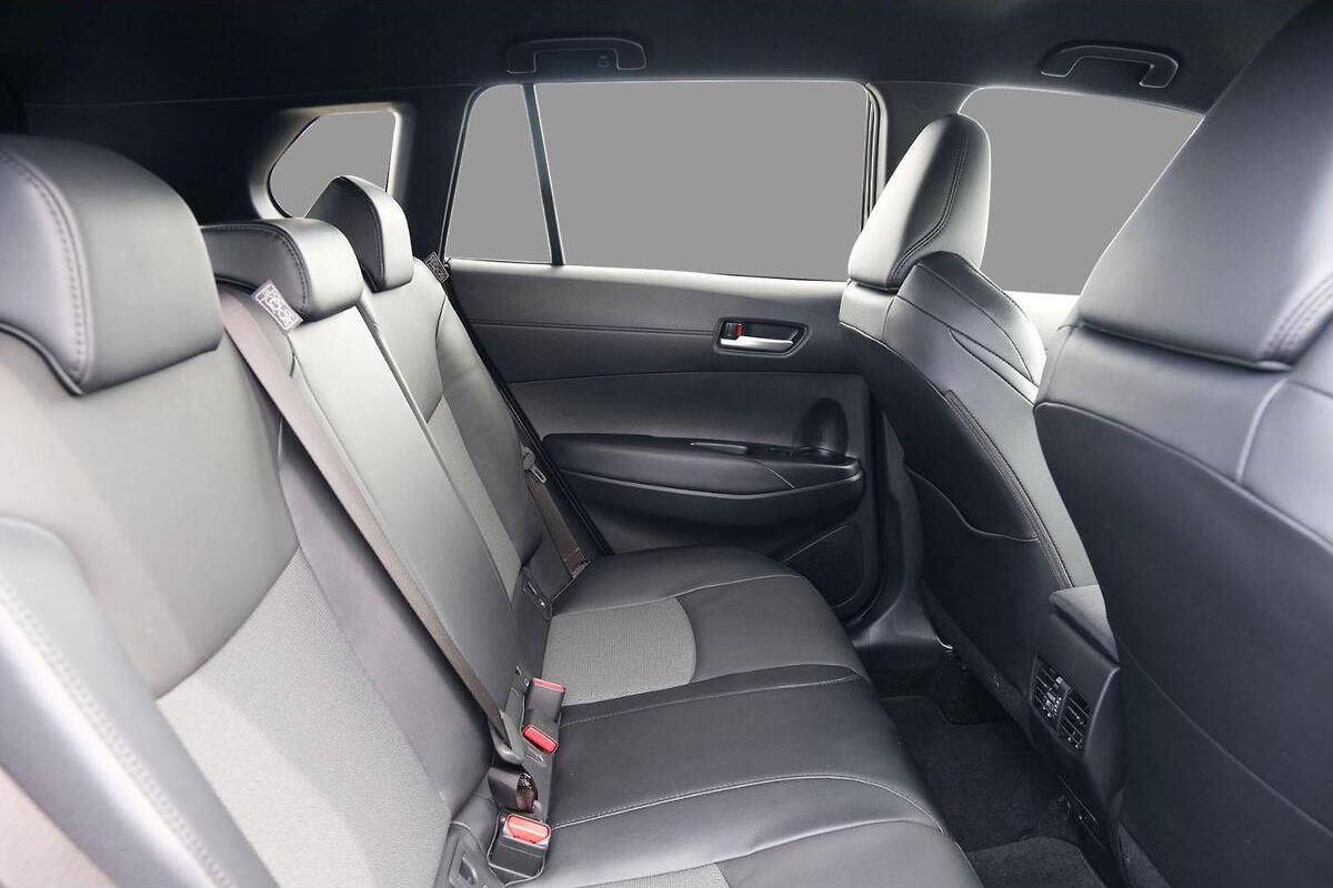 2024 Toyota Corolla Cross GXL Auto eFour image 10