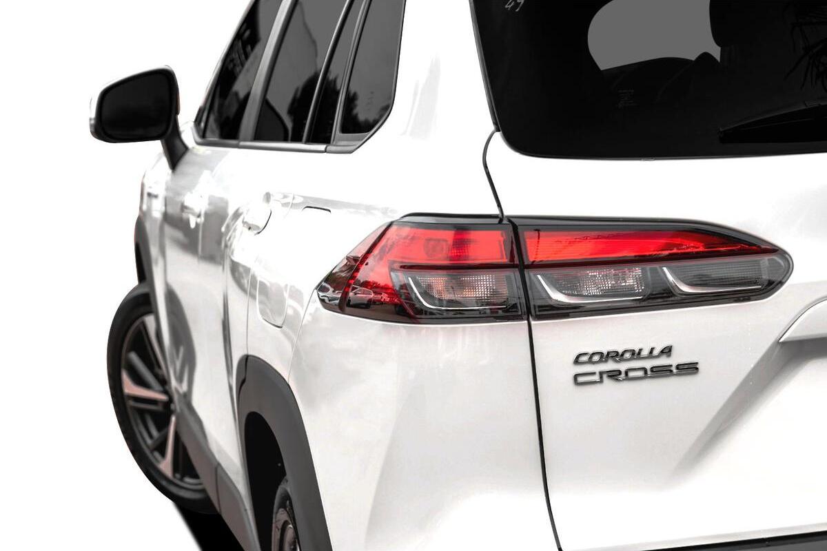 2024 Toyota Corolla Cross Atmos Auto eFour image 4