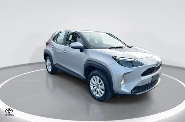 2023 Toyota Yaris Cross Hybrid GX image 2