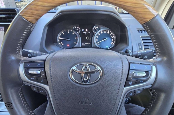 2021 Toyota Prado Kakadu image 21