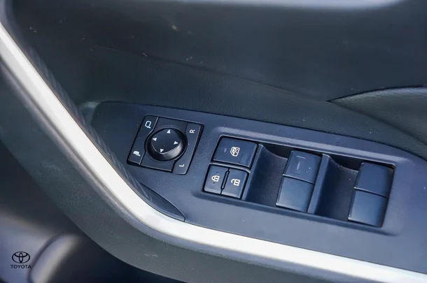 2023 Toyota Rav4 Hybrid GX image 18