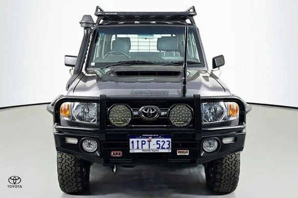 2020 Toyota LANDCRUISER MILITARY GXL image 2